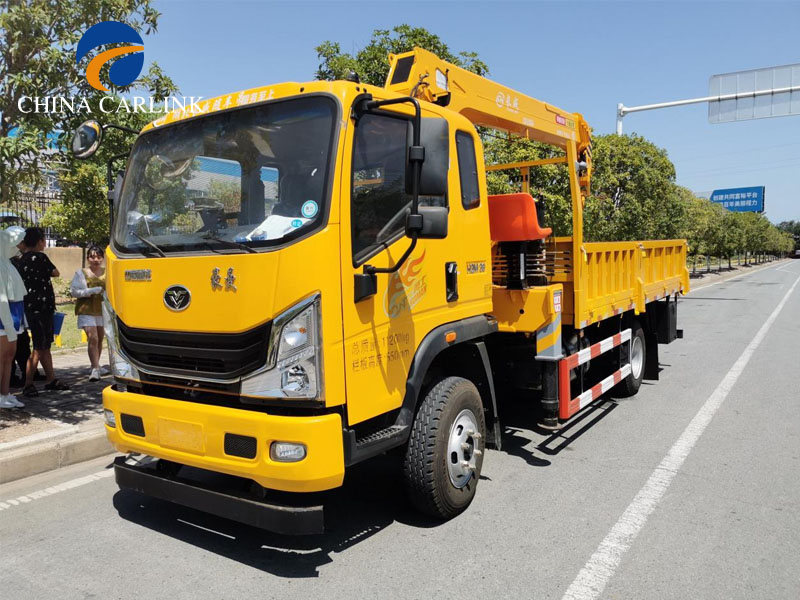 Gru montata su camion SINOTRUCK Homan